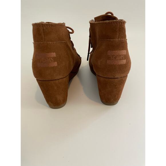Toms Size 8.5 Brown Bootie Heels Tassel Lace Up Suede - Picture 6 of 11